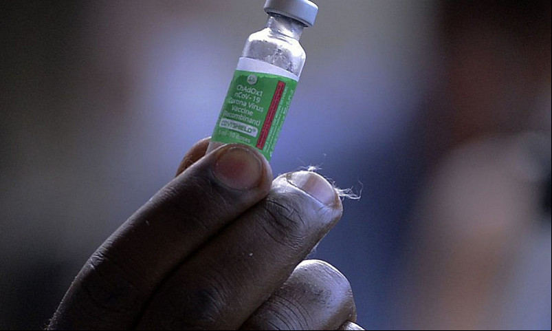 O 1º lote de doses da Oxford/AstraZeneca foi importado.  Imagem: (Agência Brasil)