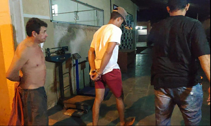 Ambos foram encaminhados para a sede da Defron em Dourados. Imagem: (Adilson Domingos)