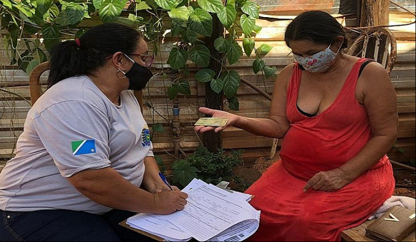 Nesta fase, as equipes trabalham nas visitas domiciliares, com checagem de dados, e nas tratativas para emissão dos cartões e entregas aos beneficiários. Imagem: (Assessoria)