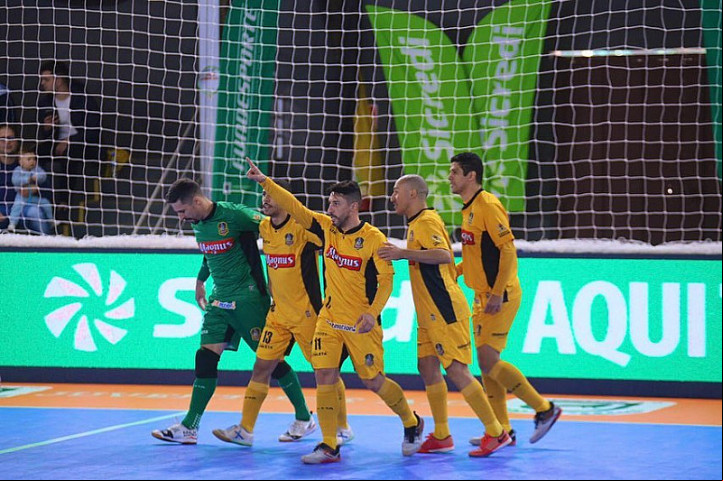 Magnus vence na primeira partida do dia em Dourados (Imagem: CBFS)