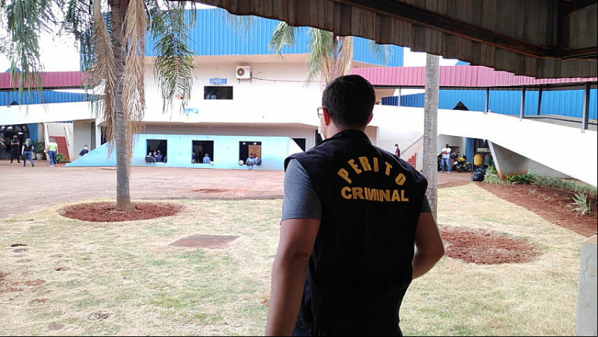 Perito da Polícia Civil na sede da prefeitura (Adilson Domingos/Campo Grande News)