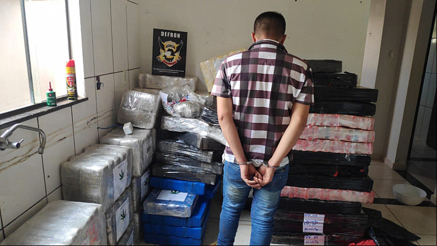 Mais de 3 toneladas foram apreendidas em residência. Imagem (Adilson Domingos)