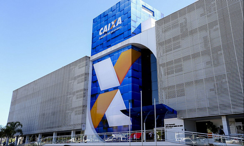 Inscritos no Bolsa Família com cartão de final 4 também recebem. Imagem: (Agência Brasil)